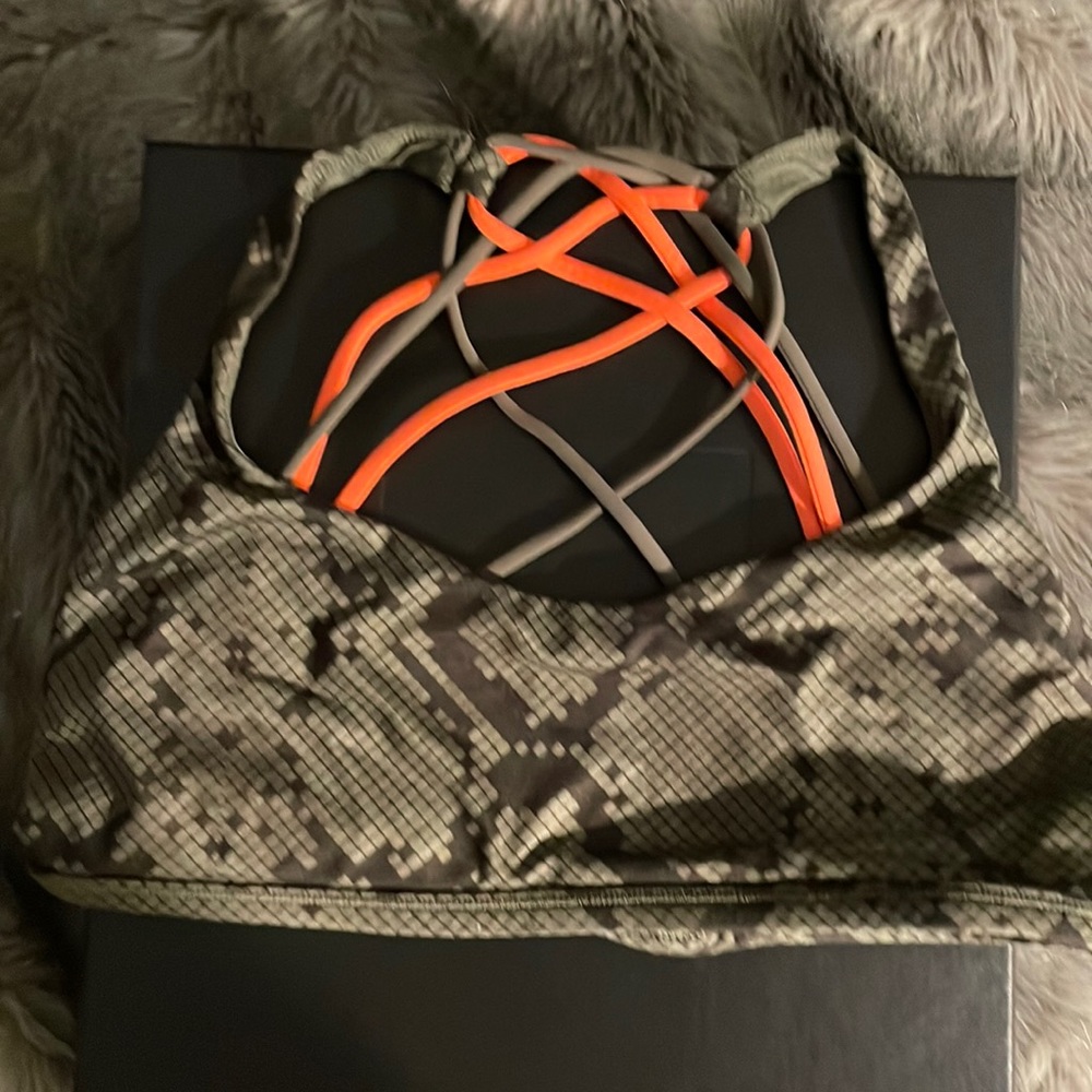 Lululemon Free To Be Bra Wild sz 8 EUC